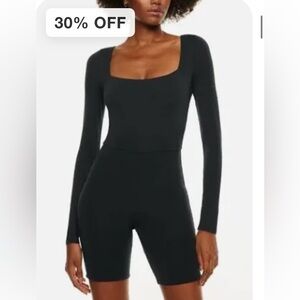 Aritzia Babaton Contour jumpsuit S